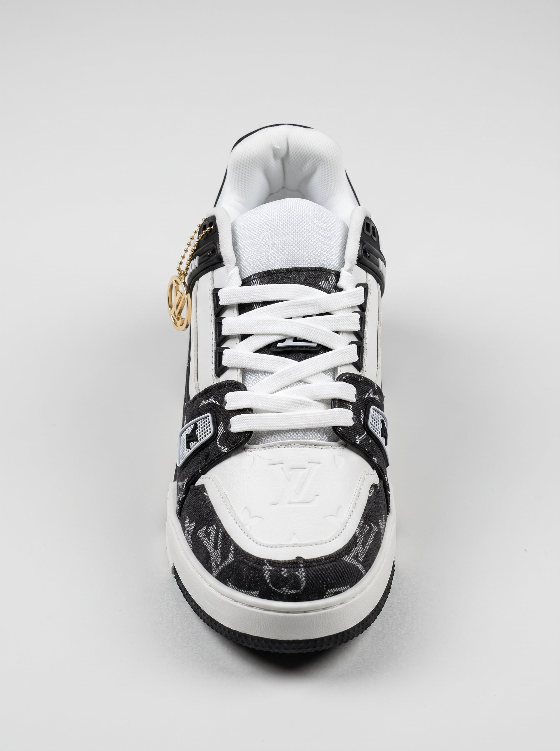 Tênis "LV" Trainer Preto e Branco