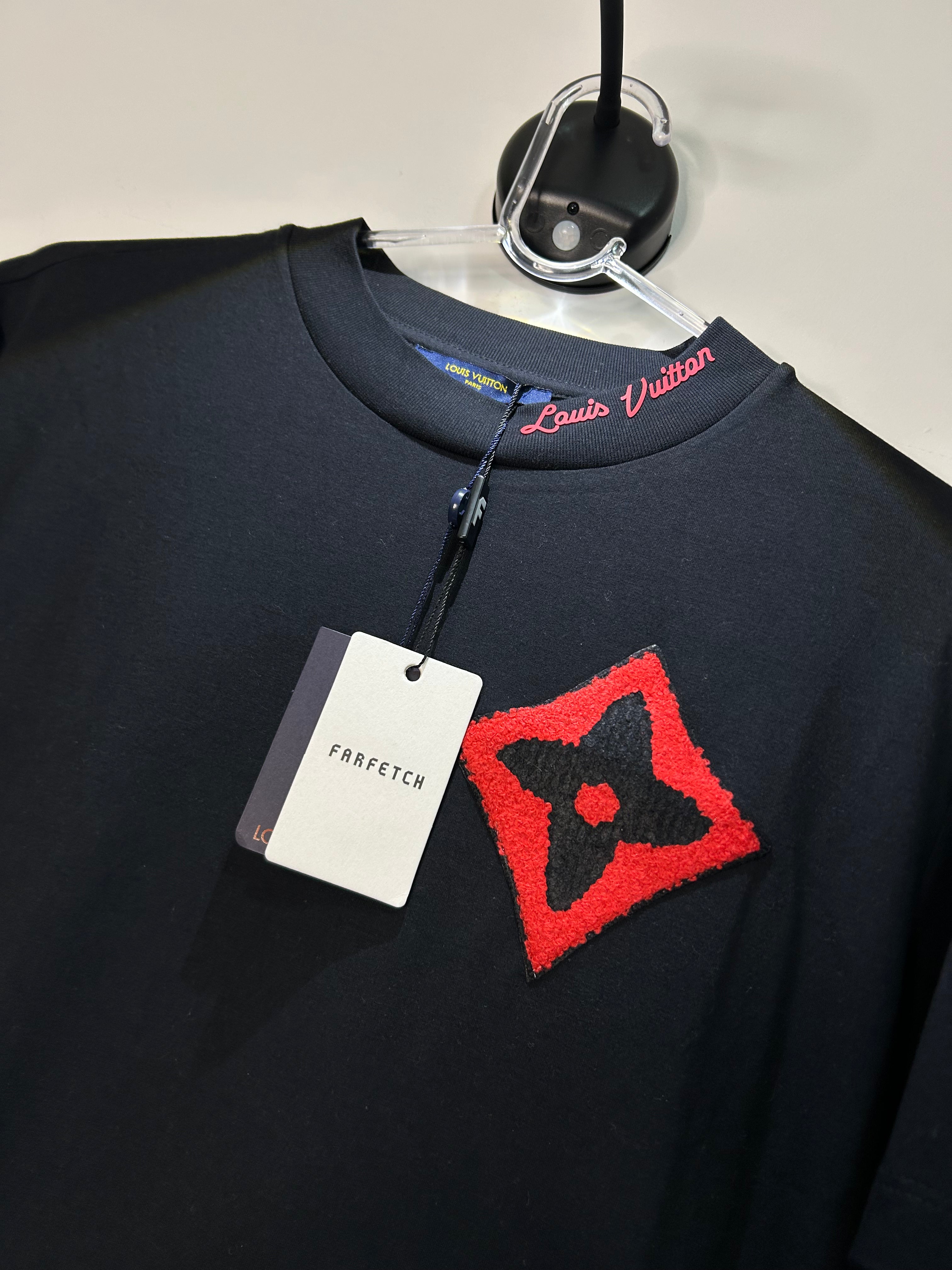 Camiseta "LV" Monograma Red