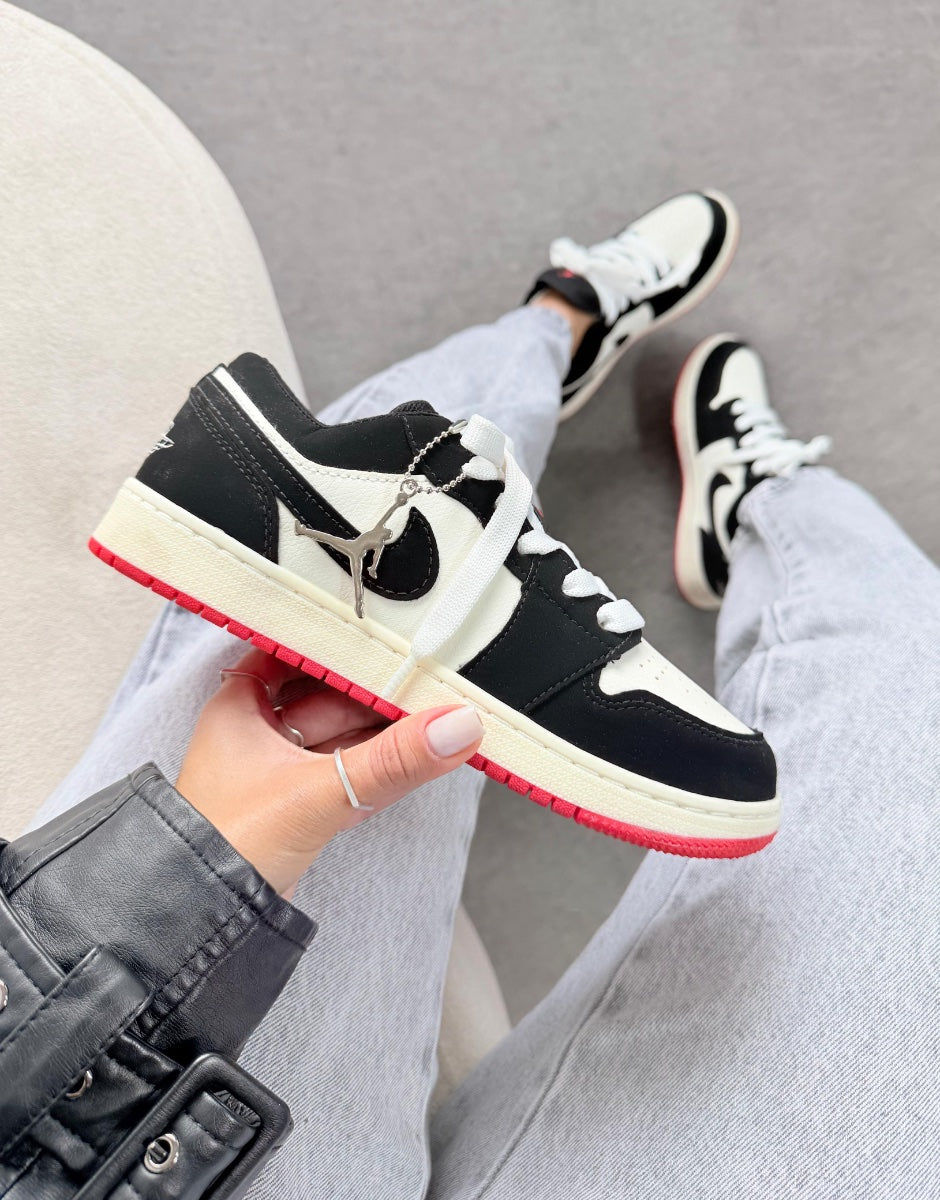 Tênis Nike Jordan Low 23