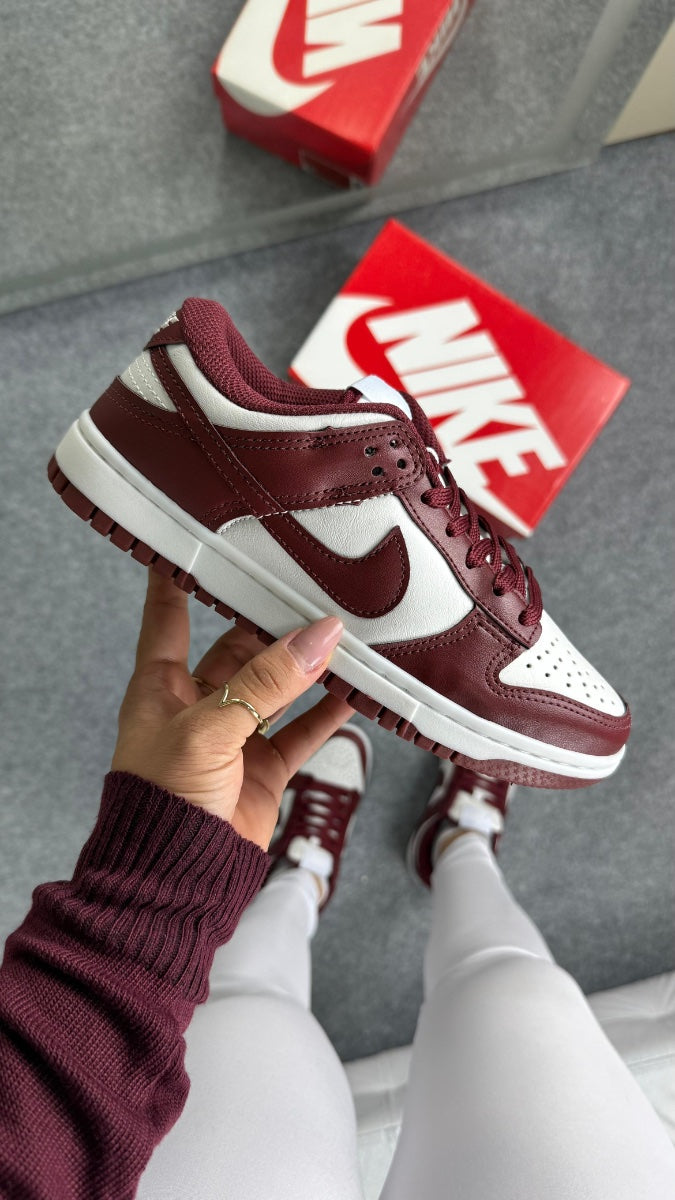 Tênis Nike Dunk Low Bordo
