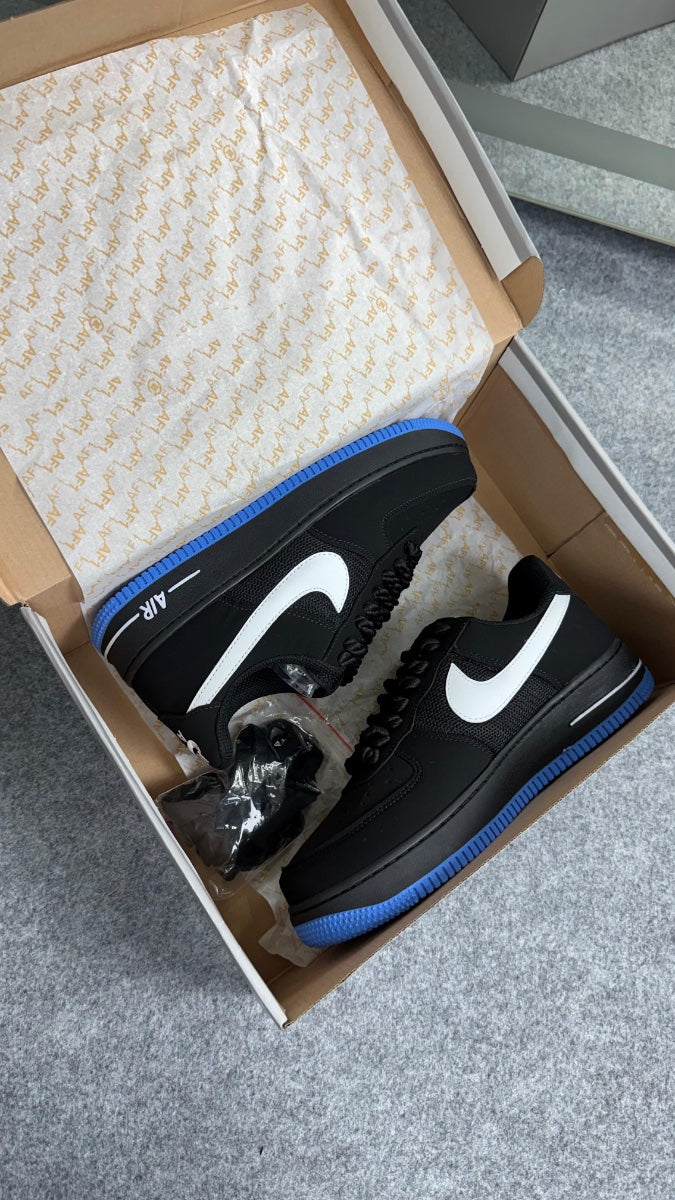 Tênis Nike Air Force 1 Preto e Azul