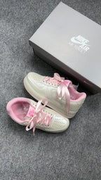 Tênis Nike Air Force 1 Rosa Metalico
