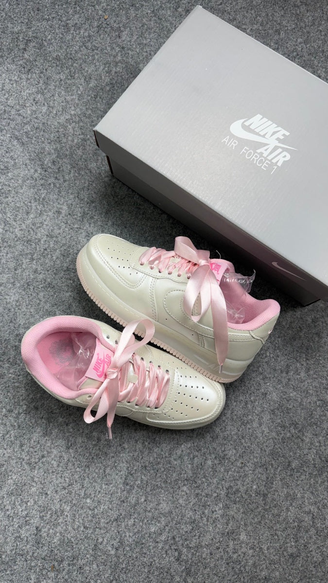 Tênis Nike Air Force 1 Rosa Metalico